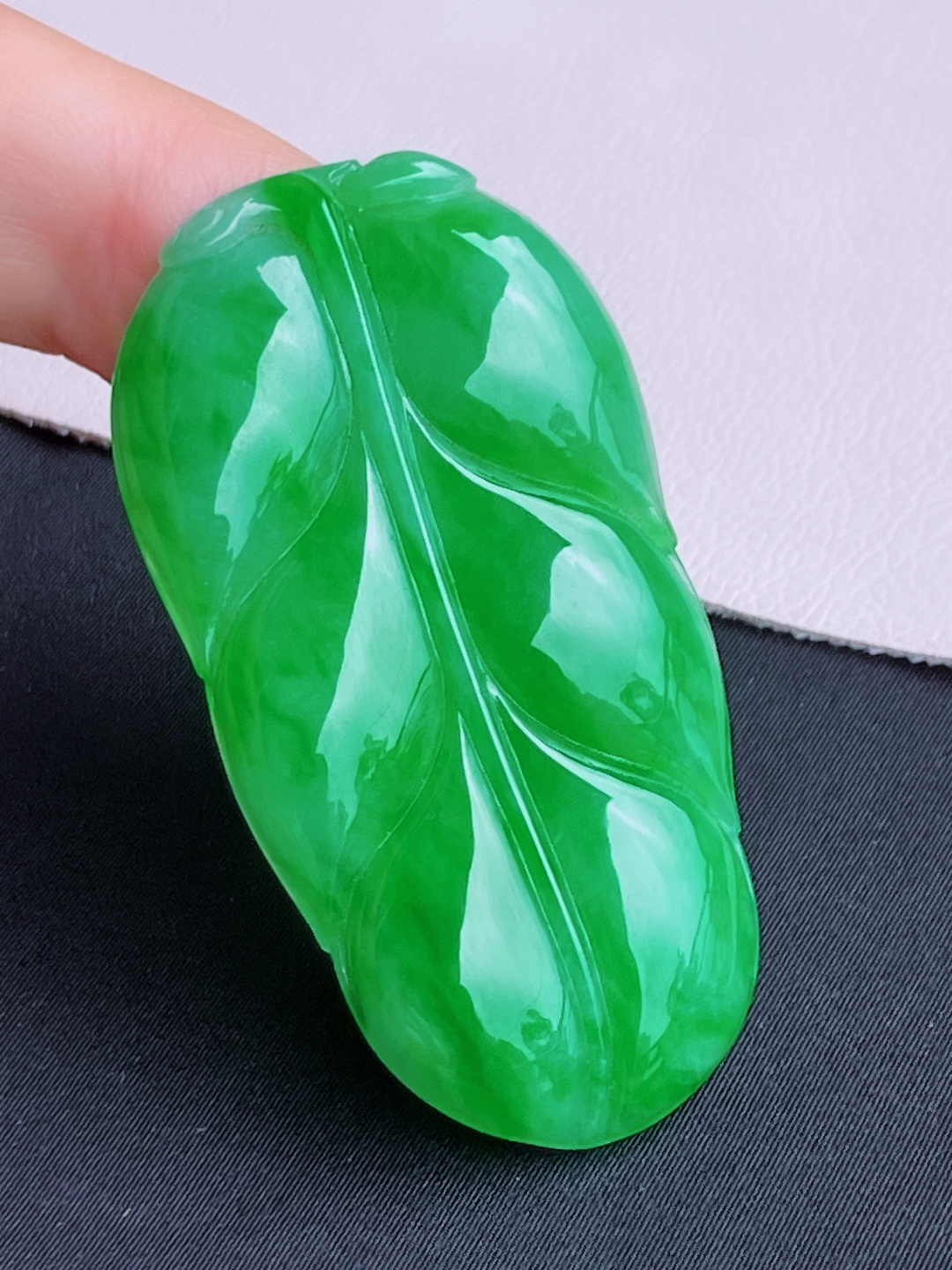 阳绿金枝玉叶，色美抢眼，尺寸53/28/5.3/自然光实拍