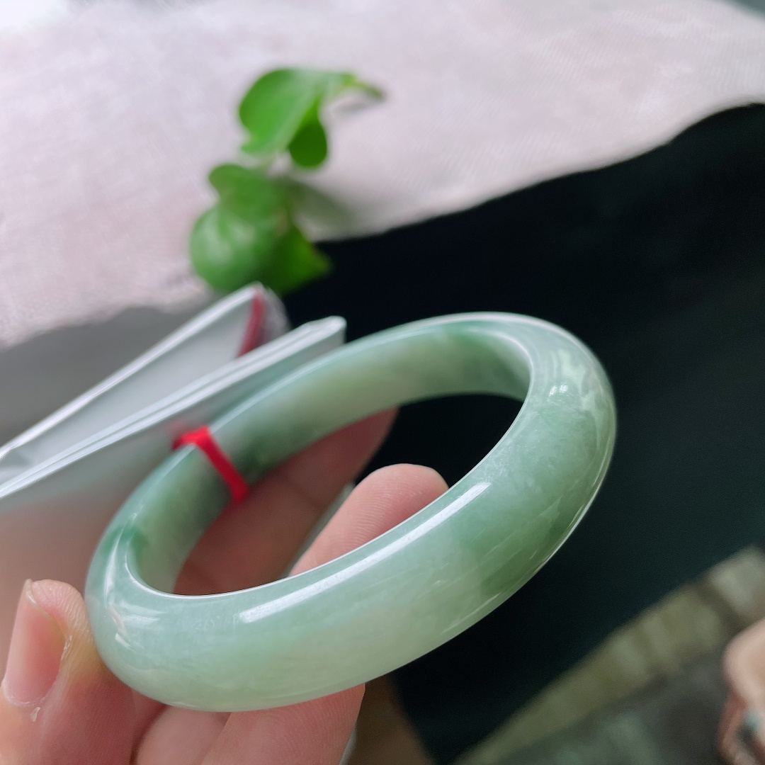 54.8/11.6/8，油绿底正圈，飘花点缀，水润，细腻，低调有内涵，种老，无裂，ss54212a