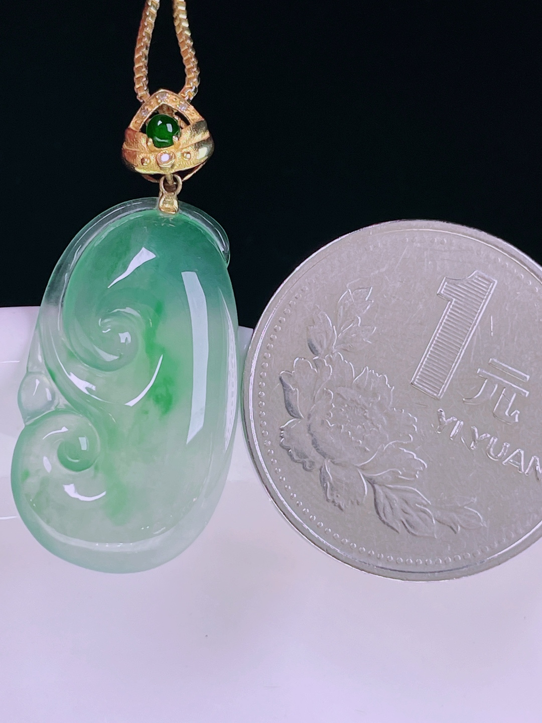 ️冰绿如意，老种起光，细底通透，尺寸：33.4/15/5.8mm0614