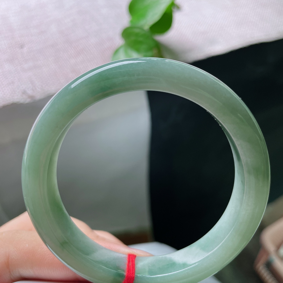 54.8/11.6/8，油绿底正圈，飘花点缀，水润，细腻，低调有内涵，种老，无裂，ss54212a