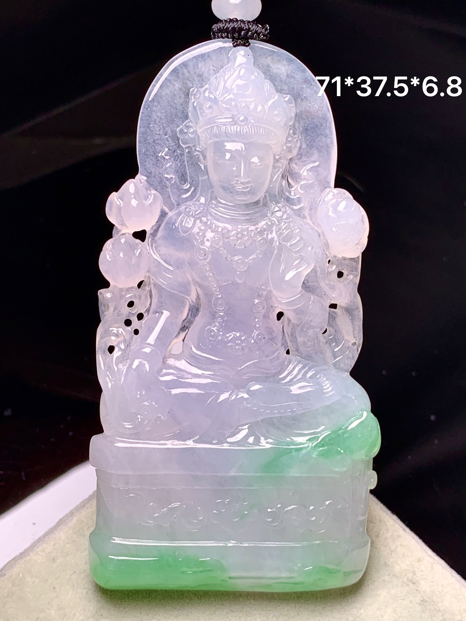 飘绿度母观音菩萨吊坠 玉质细腻 色泽艳丽清新 整体尺寸71*37.5*6.8 w1