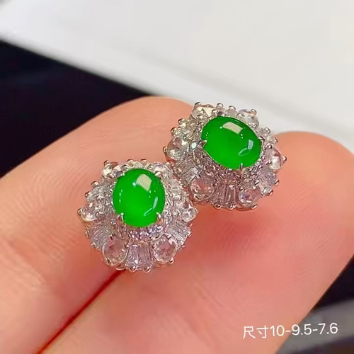 18k金+钻玻璃种阳绿蛋面耳钉，种好细腻起荧光，性比高，10-9.5-7.6