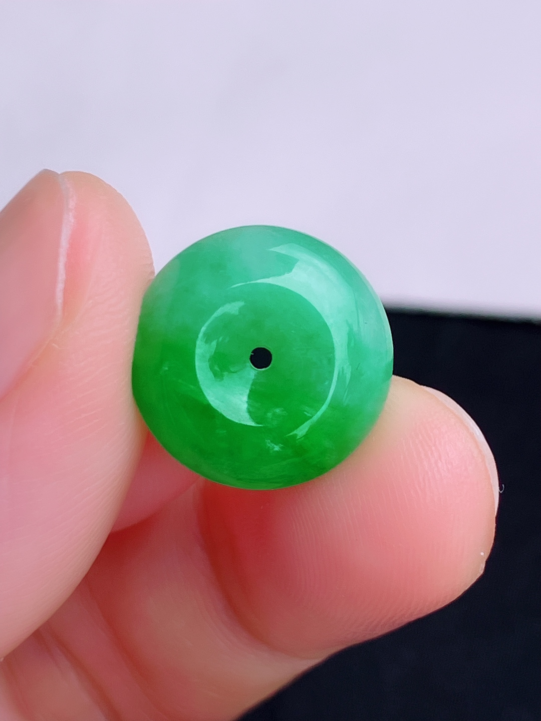 翠绿小平安扣，色美清爽，尺寸14.5/5.5/自然光实拍