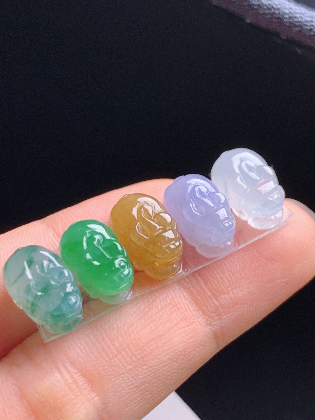 五彩貔貅裸石一手，冰透莹润色彩丰富，雕工精致招财纳福，可镶可戴小巧百搭 裸石12.8-8.1-5.7 0806
