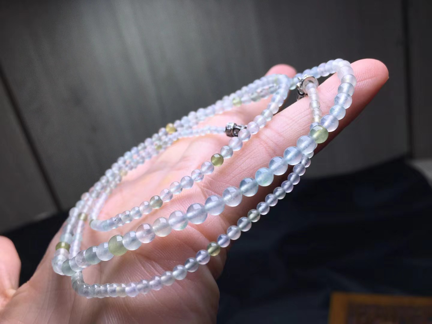 冰种起莹小米珠，卡4.3～2.5mm，210颗，种好，玉质细腻，均匀，通透，颗颗精选，光好