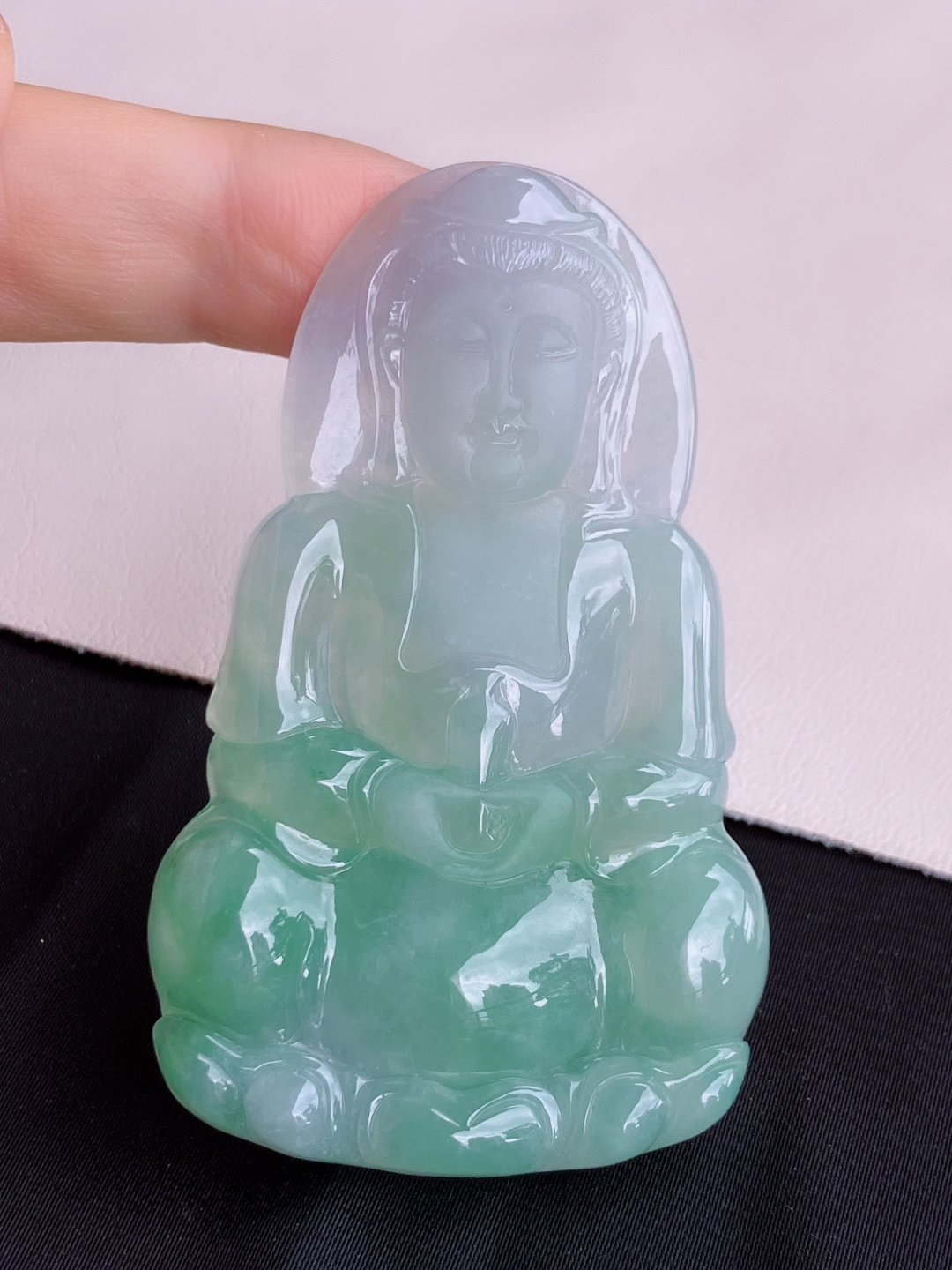 冰飘花大观音，晶莹剔透，面容慈祥，尺寸71.3/43.6/6.2/自然光实拍