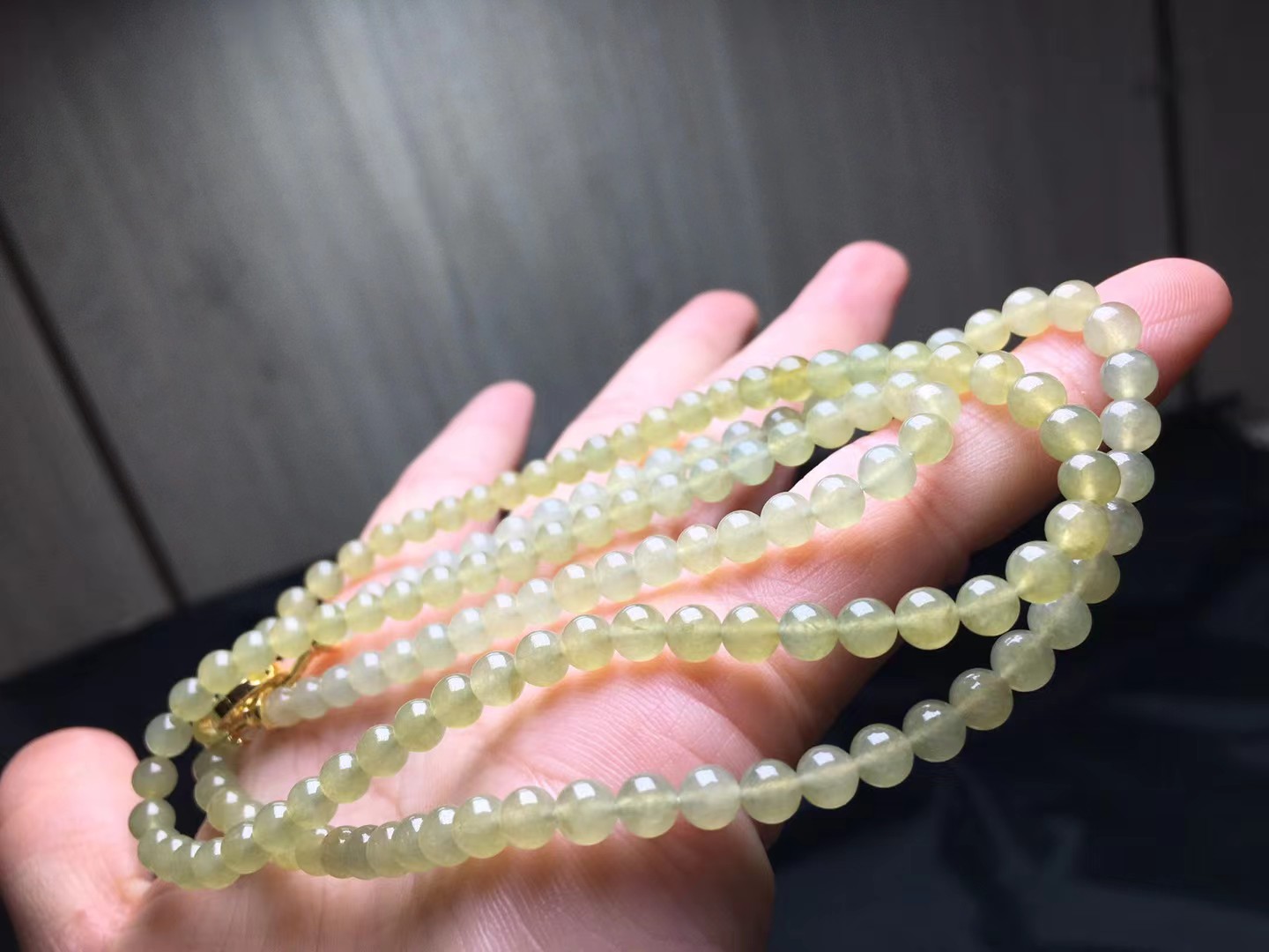 黄翡珠链，卡4.8～4.6mm，143颗，种好，玉质细腻，均匀，冰透水润，颗颗精选