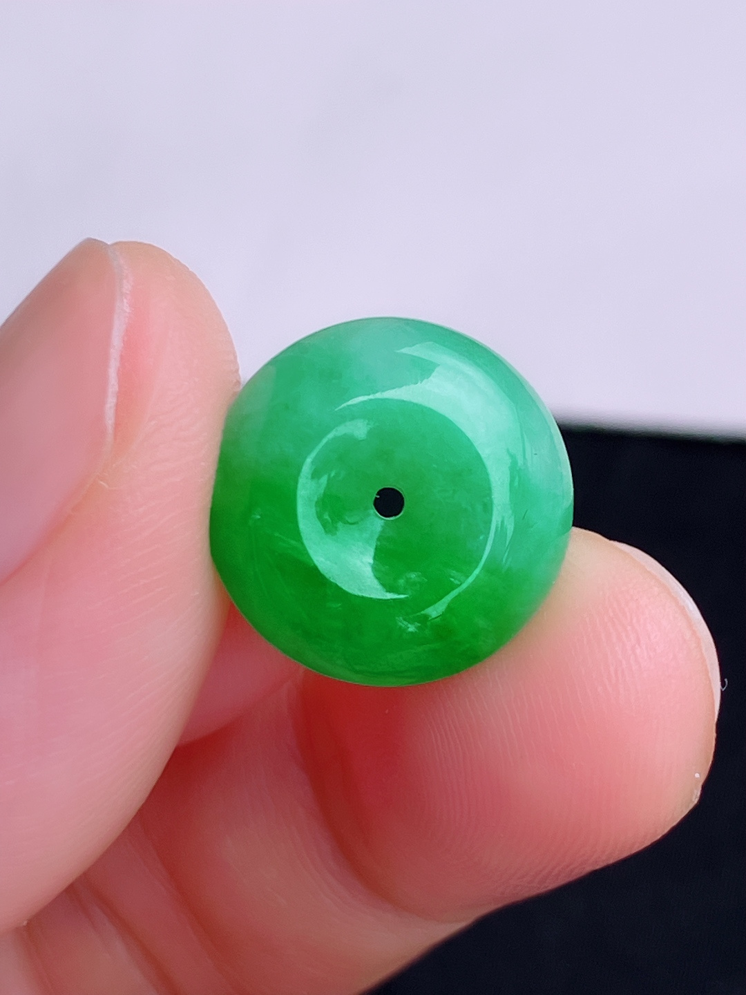 翠绿小平安扣，色美清爽，尺寸14.5/5.5/自然光实拍