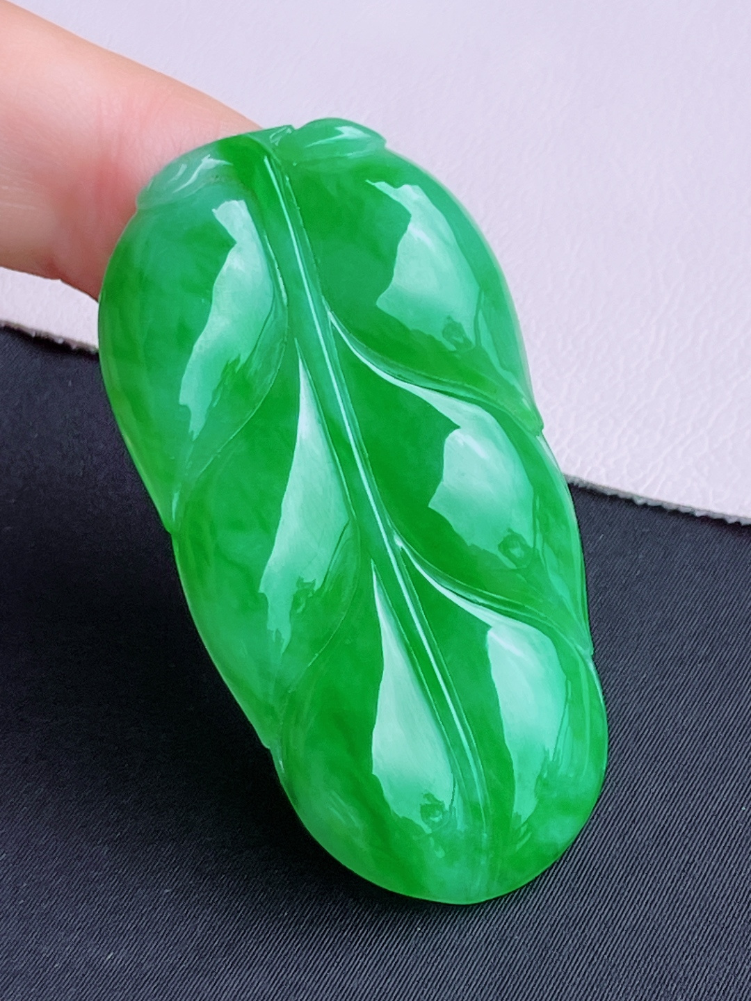 阳绿金枝玉叶，色美抢眼，尺寸53/28/5.3/自然光实拍