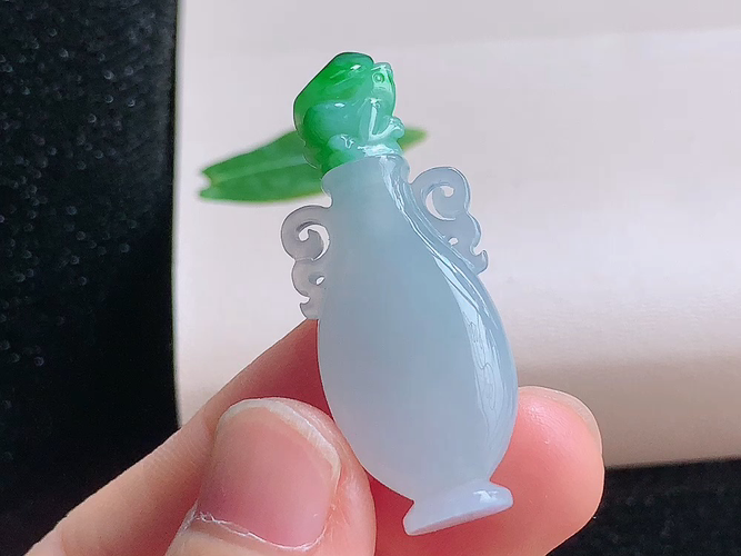 ️ 聚宝瓶，无裂，尺寸41.8-15.8-8.1mm，包A附证书