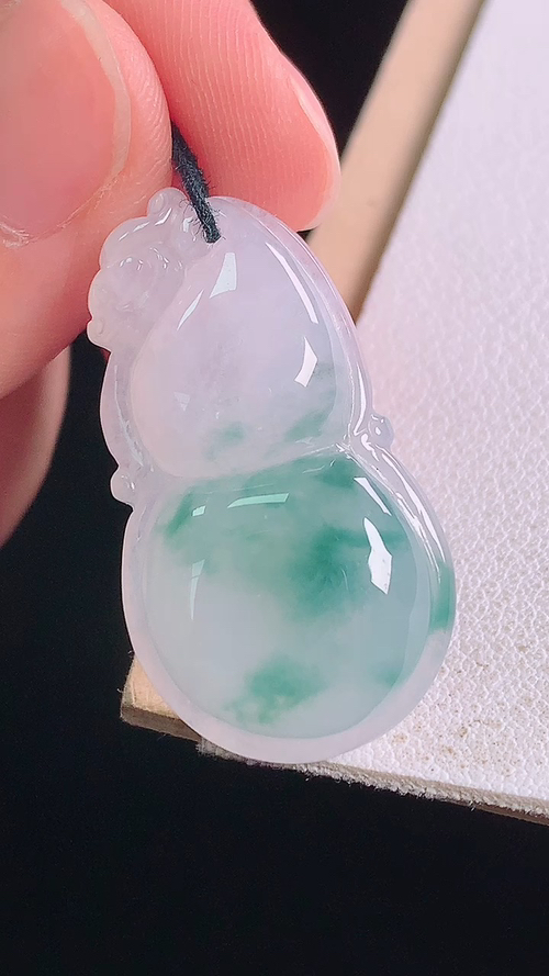 冰飘花葫芦，无裂，尺寸:32.1-17.9-6.6mm
