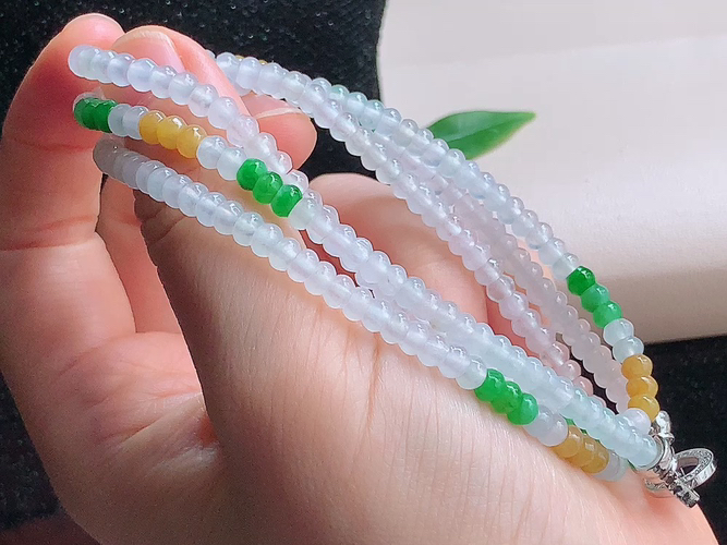 ️ 三彩珠链，尺寸取一4.3-2.8mm，包A附证书