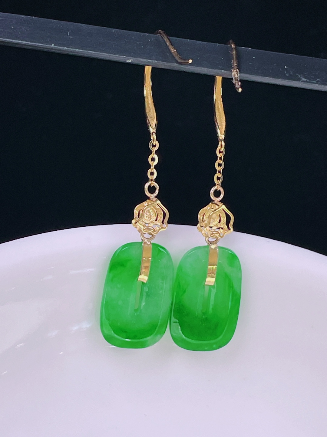 ️辣绿耳坠，老种起光，细底通透，尺寸：裸石12.7/8/2.2mm0614