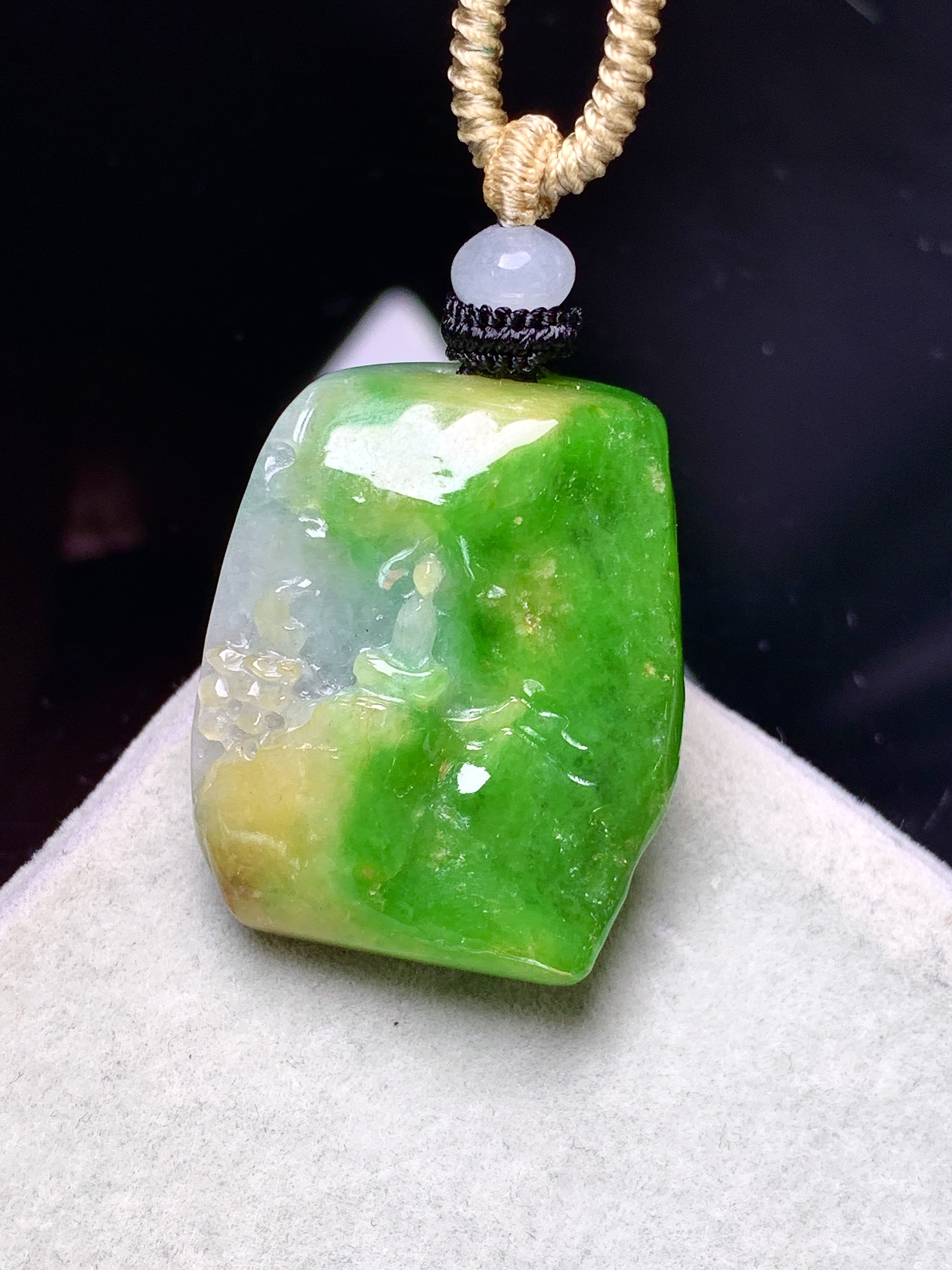 黄绿翡山水吊坠 玉质细腻 色泽艳丽清新 整体尺寸30*23.2*9.5 w1