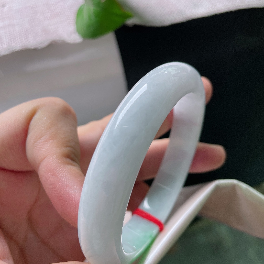 58.6/12.6/8.9飘绿正圈，水润细腻，优雅大方，甜美，有纹，ss53855a