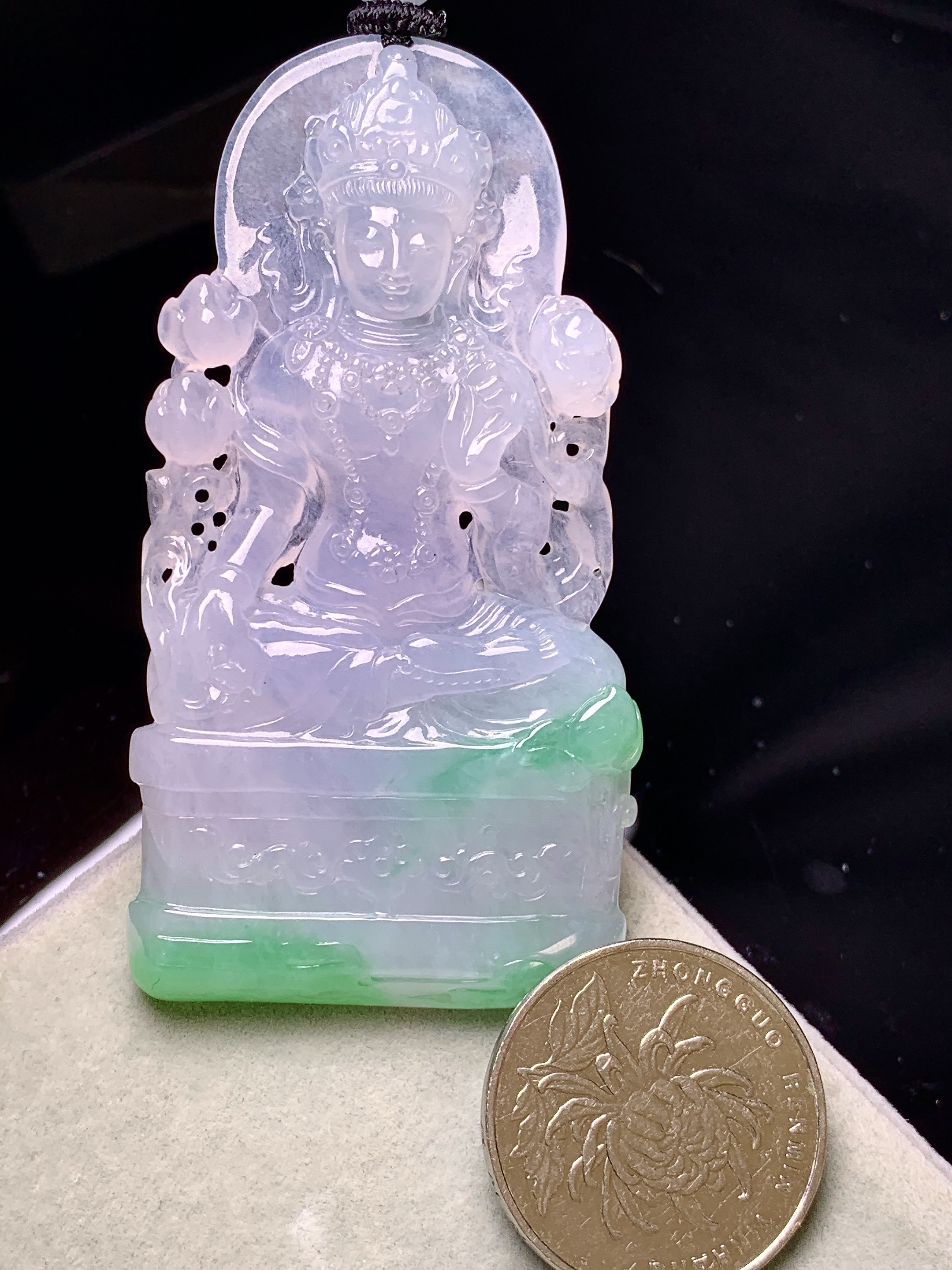 飘绿度母观音菩萨吊坠 玉质细腻 色泽艳丽清新 整体尺寸71*37.5*6.8 w1