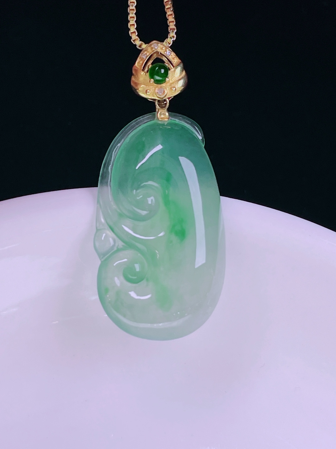 ️冰绿如意，老种起光，细底通透，尺寸：33.4/15/5.8mm0614