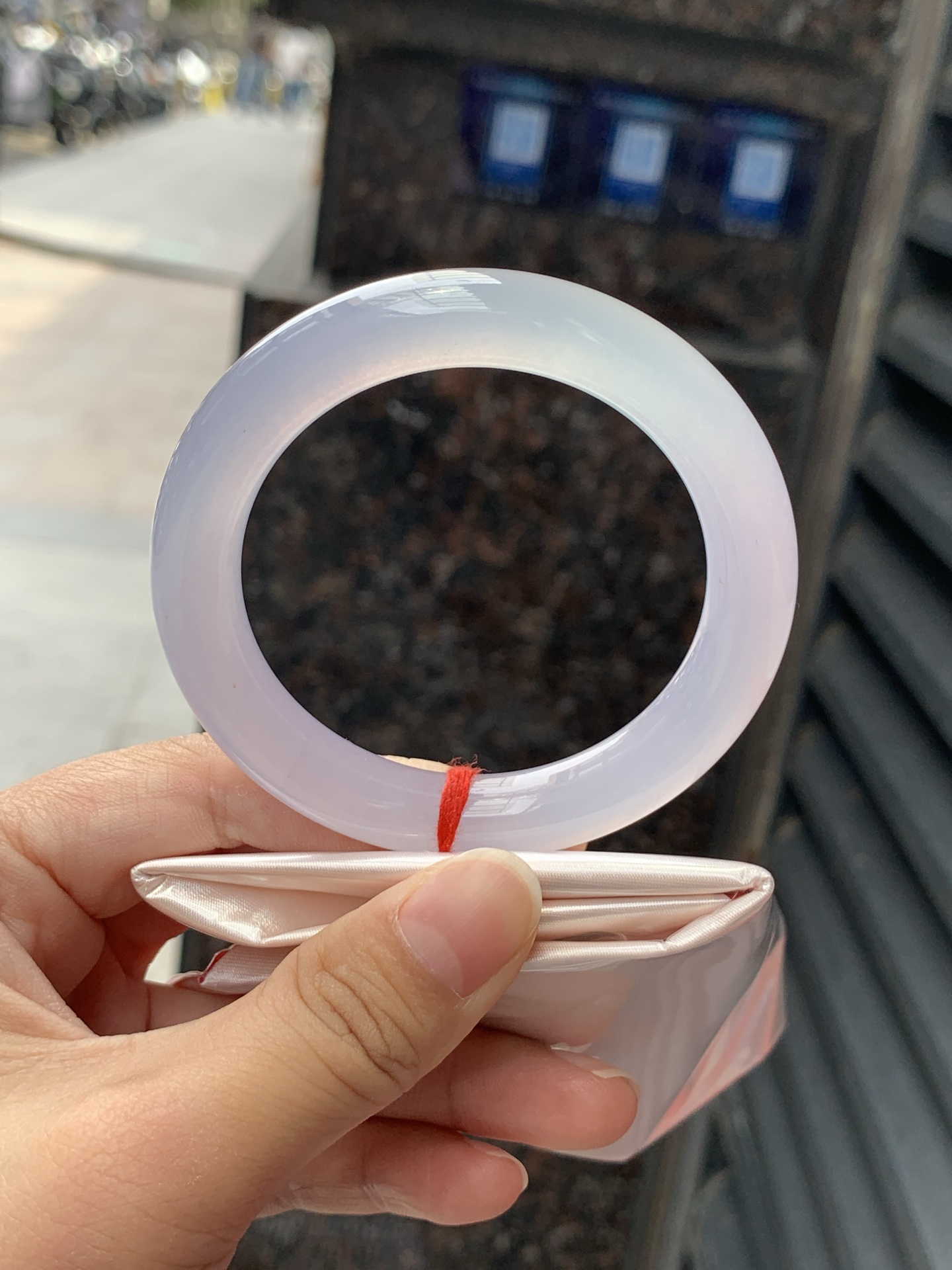 冰紫圆条 52.5-10.5-9.8 0613-N998 打灯断裂，底妆冰润细腻，种水很好，渐变冰紫