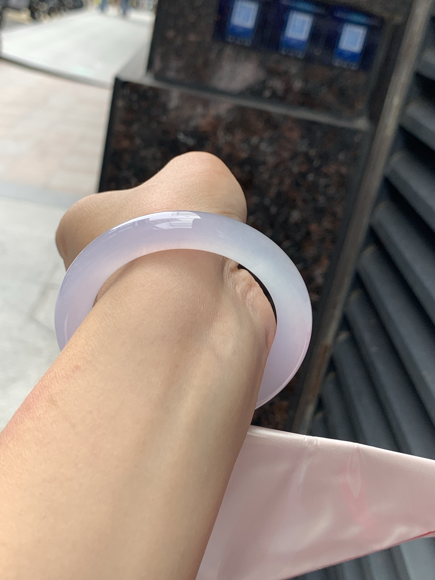 冰紫圆条 52.5-10.5-9.8 0613-N998 打灯断裂，底妆冰润细腻，种水很好，渐变冰紫底色很均匀，小仙女镯一枚
