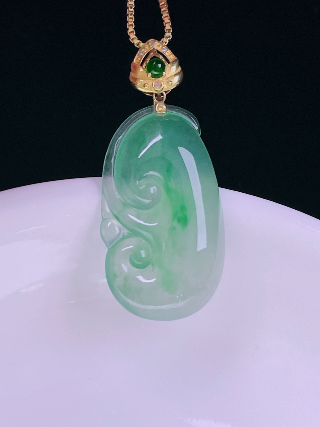 ️冰绿如意，老种起光，细底通透，尺寸：33.4/15/5.8mm0614