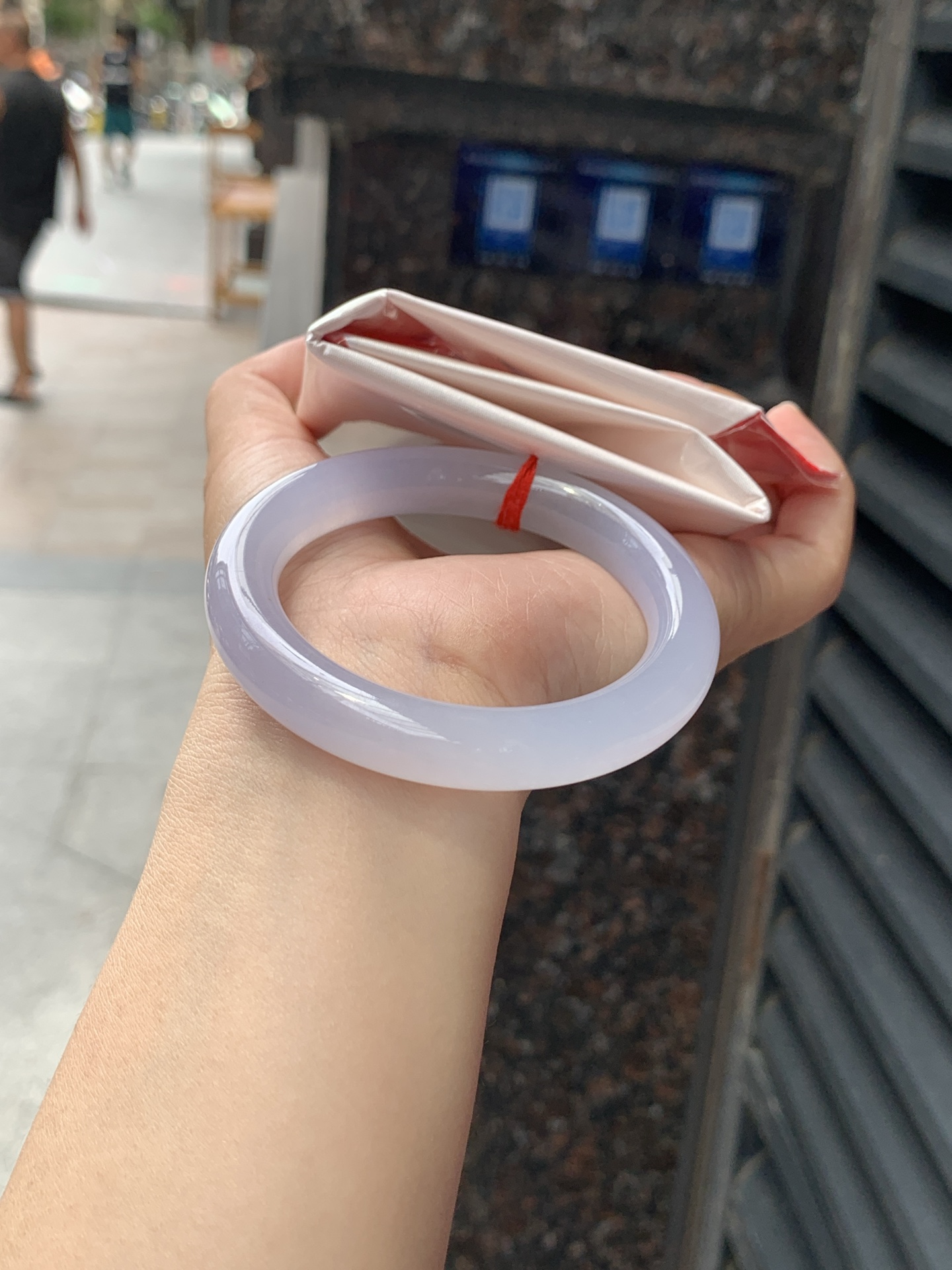 冰紫圆条 52.5-10.5-9.8 0613-N998 打灯断裂，底妆冰润细腻，种水很好，渐变冰紫底色很均匀，小仙女镯一枚