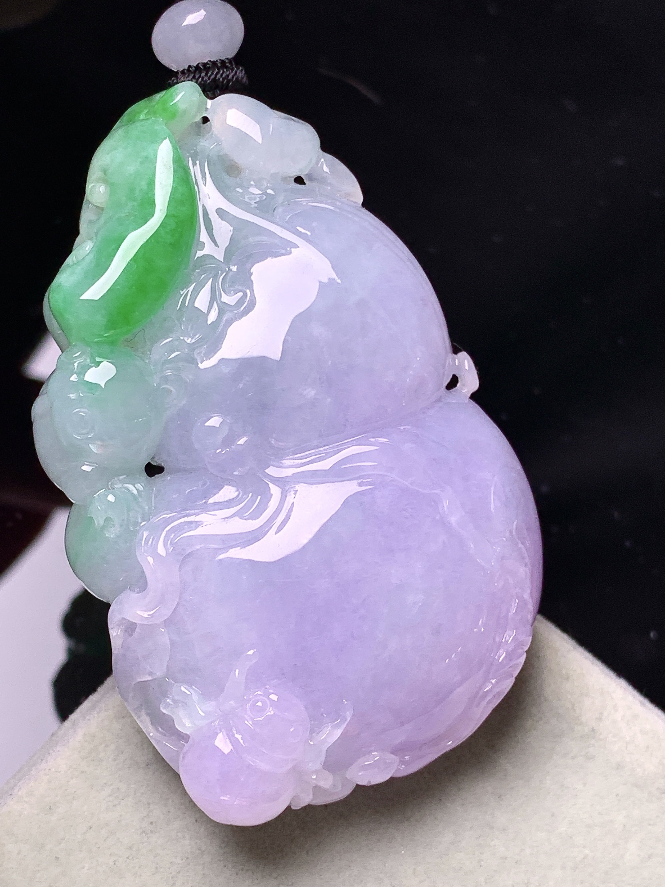 紫罗兰飘绿葫芦吊坠 玉质细腻 色泽艳丽清新 整体尺寸54.8*35.2*15.3 w1