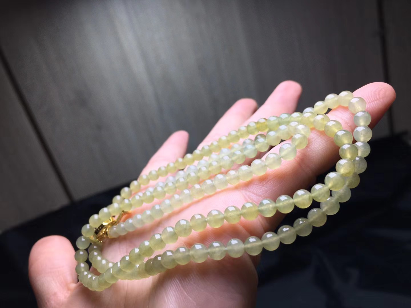 黄翡珠链，卡4.8～4.6mm，143颗，种好，玉质细腻，均匀，冰透水润，颗颗精选