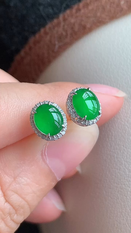 ️翡翠精品，耳钉，冰种无裂，满绿18k金 尺寸6.7-5.6-2 ' x614