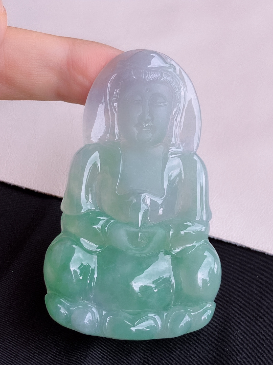 冰飘花大观音，晶莹剔透，面容慈祥，尺寸71.3/43.6/6.2/自然光实拍