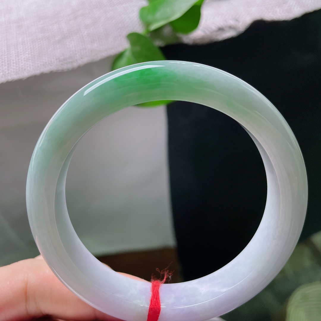 59.1/12.5/8.6，春彩正圈，水润，肉质细腻，春意阑珊，多姿多彩，无裂，ss51071a