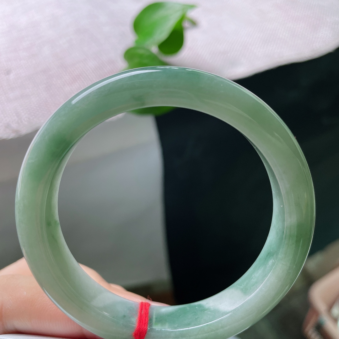 54.8/11.6/8，油绿底正圈，飘花点缀，水润，细腻，低调有内涵，种老，无裂，ss54212a