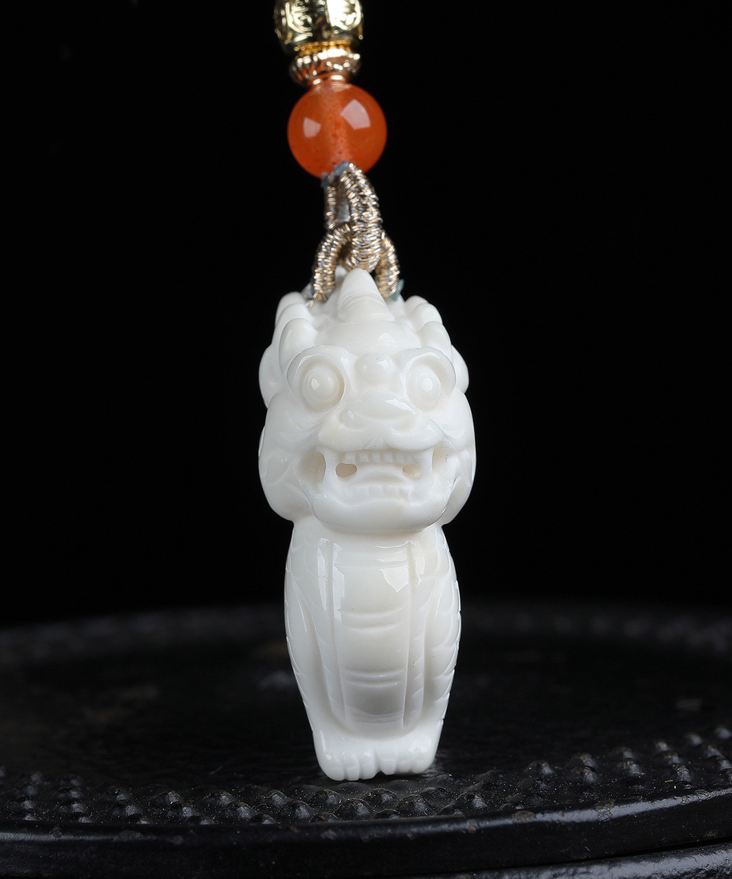 天然巴白兔毛麒麟吊坠 雕工精湛，立体饱满～水头足，全净体。麒麟送子，规格：33，27，14.6mm，重量：17.6克。