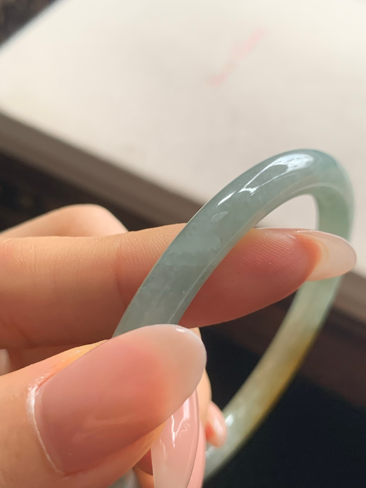 52圈口扁圆条飘黄翡翠手镯
