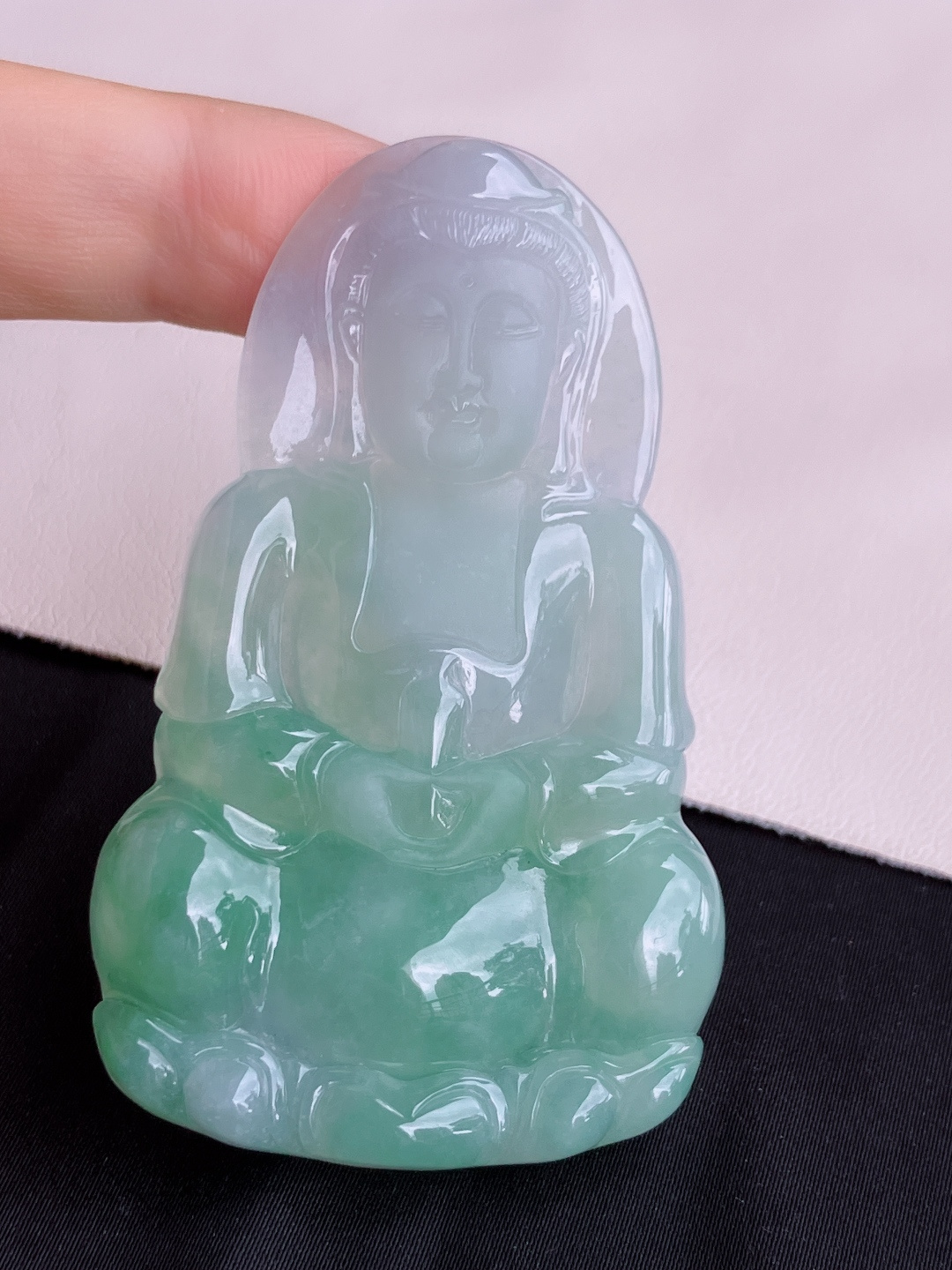 冰飘花大观音，晶莹剔透，面容慈祥，尺寸71.3/43.6/6.2/自然光实拍