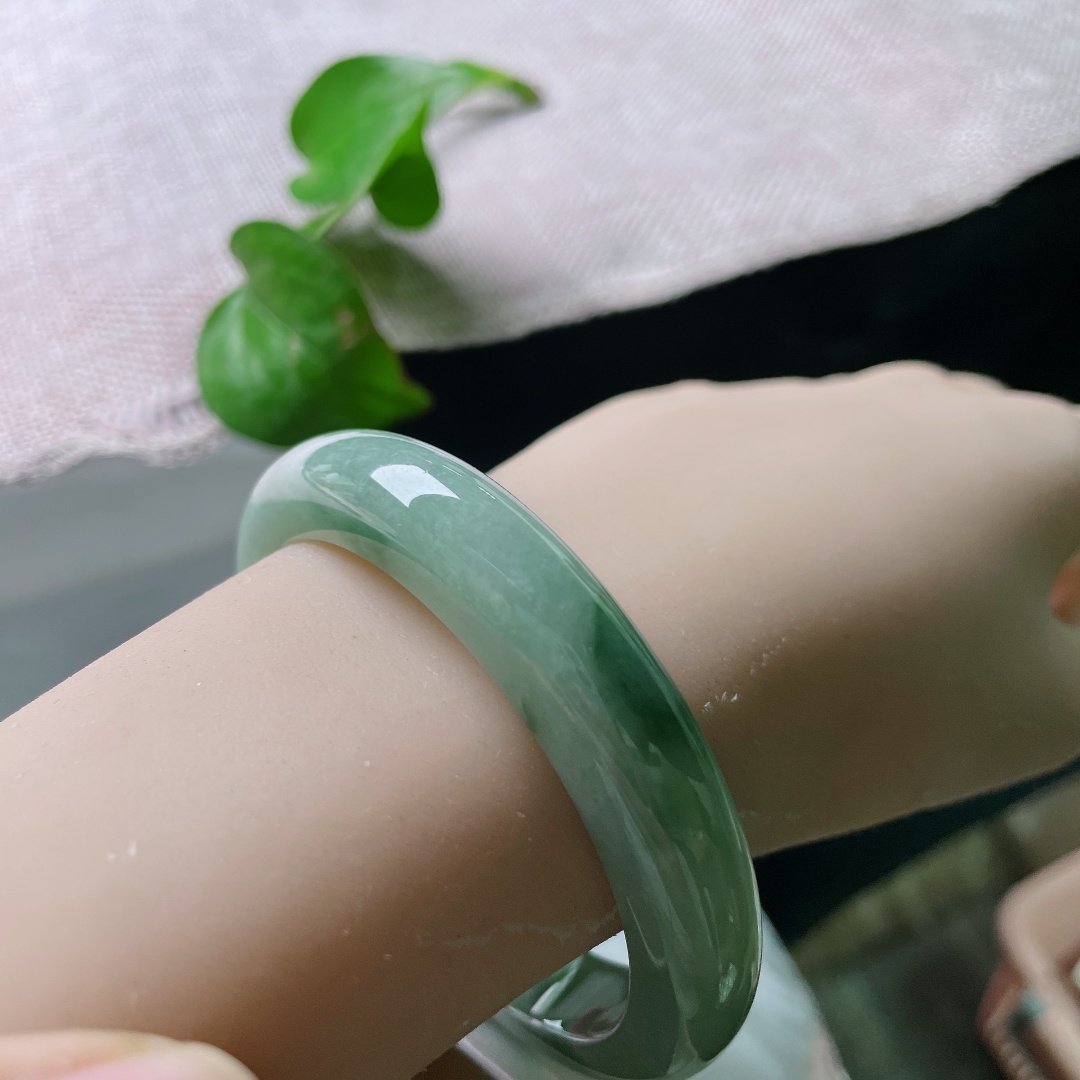 54.8/11.6/8，油绿底正圈，飘花点缀，水润，细腻，低调有内涵，种老，无裂，ss54212a