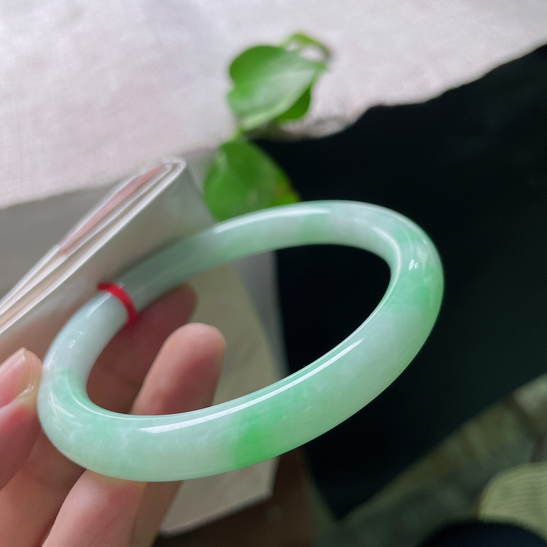 60.6/9.6，飘绿美人条，水润细腻，大口径，佩戴显气质，优雅，皮纹，ss53589a