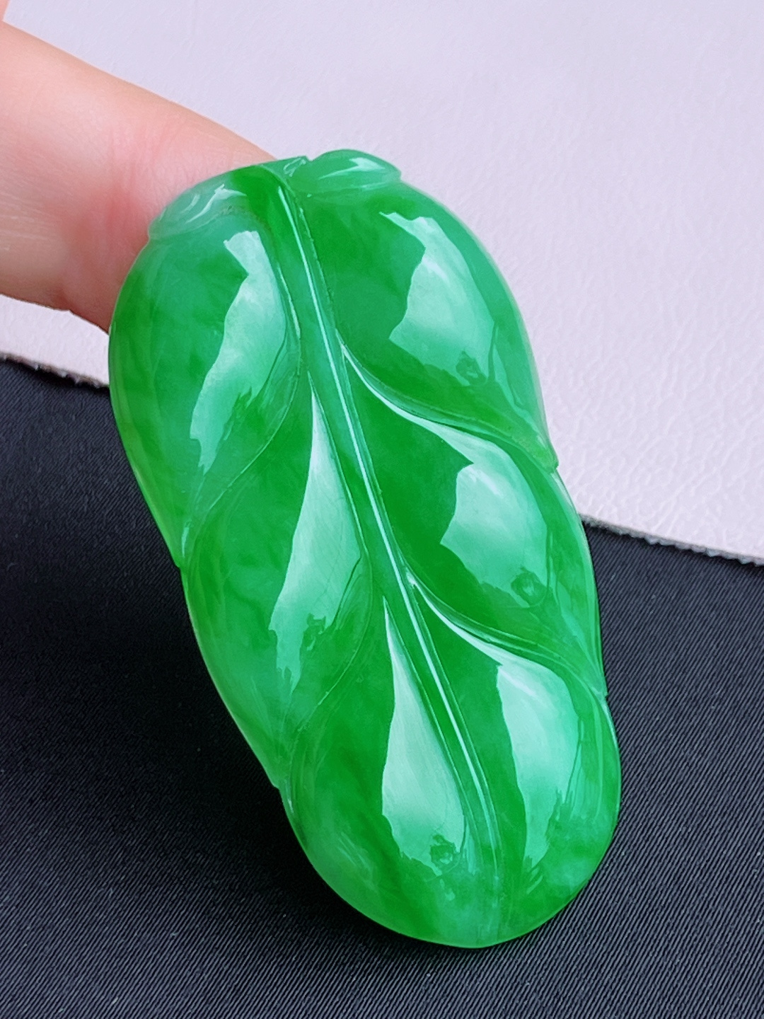 阳绿金枝玉叶，色美抢眼，尺寸53/28/5.3/自然光实拍