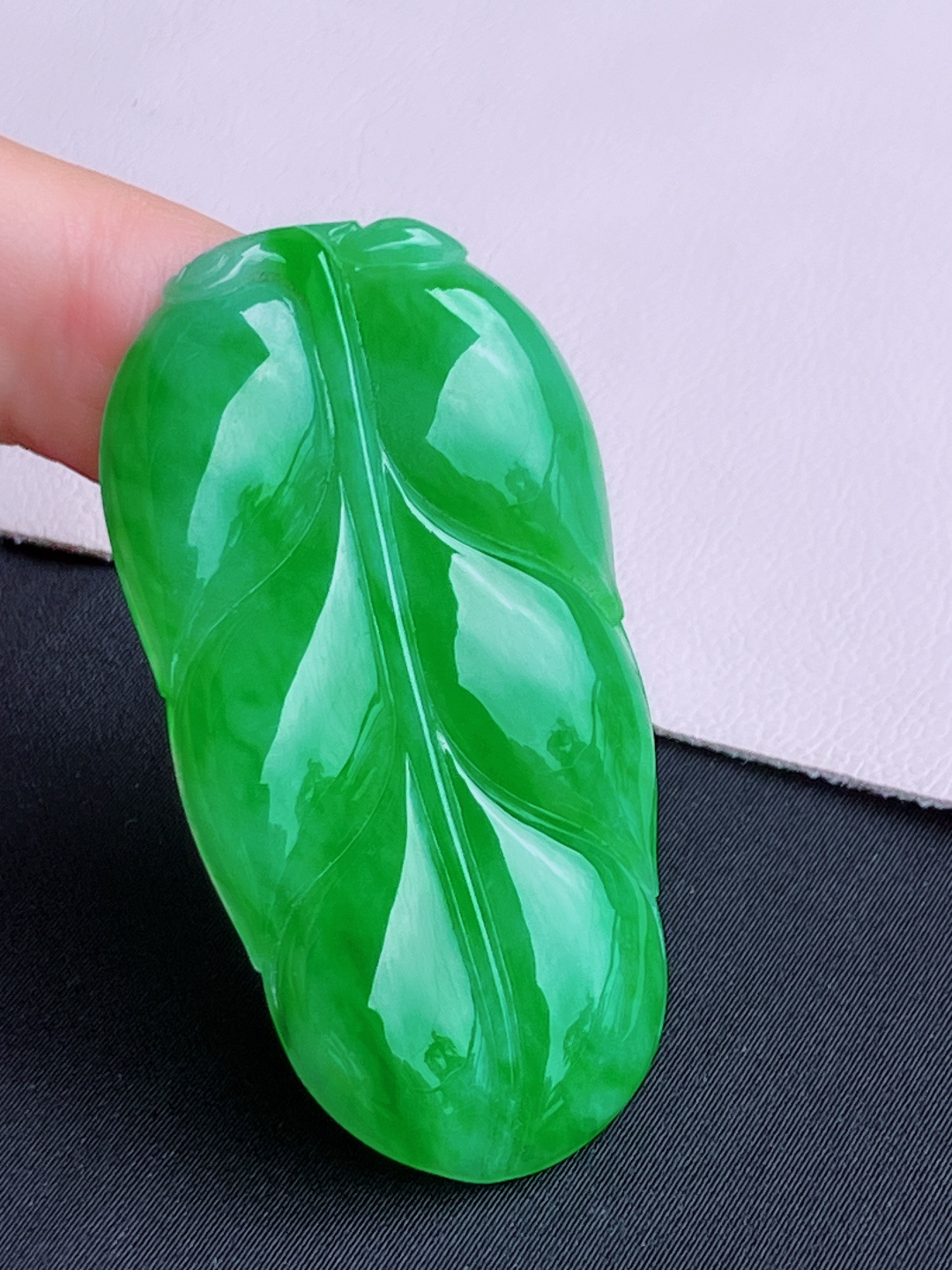 阳绿金枝玉叶，色美抢眼，尺寸53/28/5.3/自然光实拍
