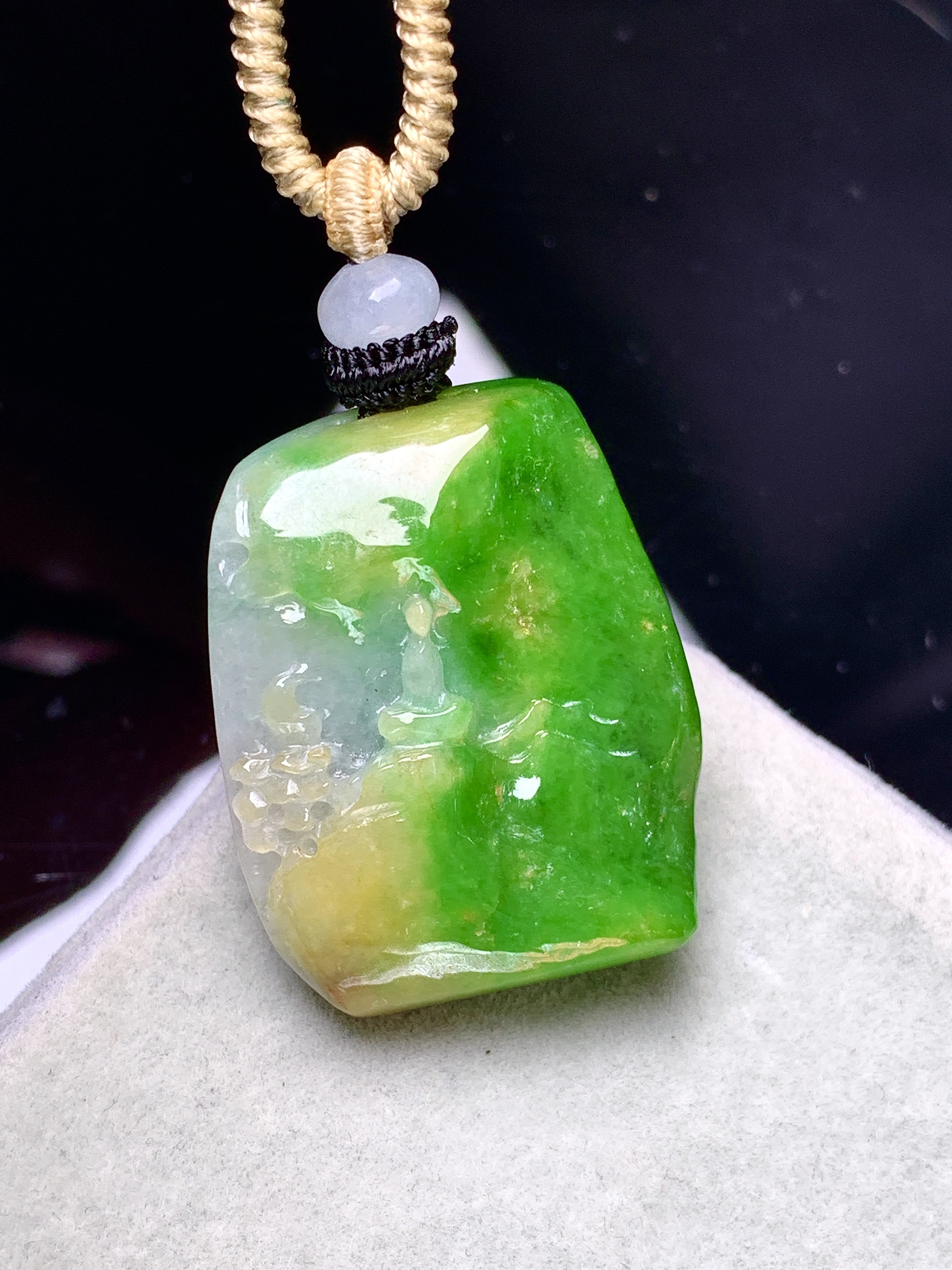黄绿翡山水吊坠 玉质细腻 色泽艳丽清新 整体尺寸30*23.2*9.5 w1