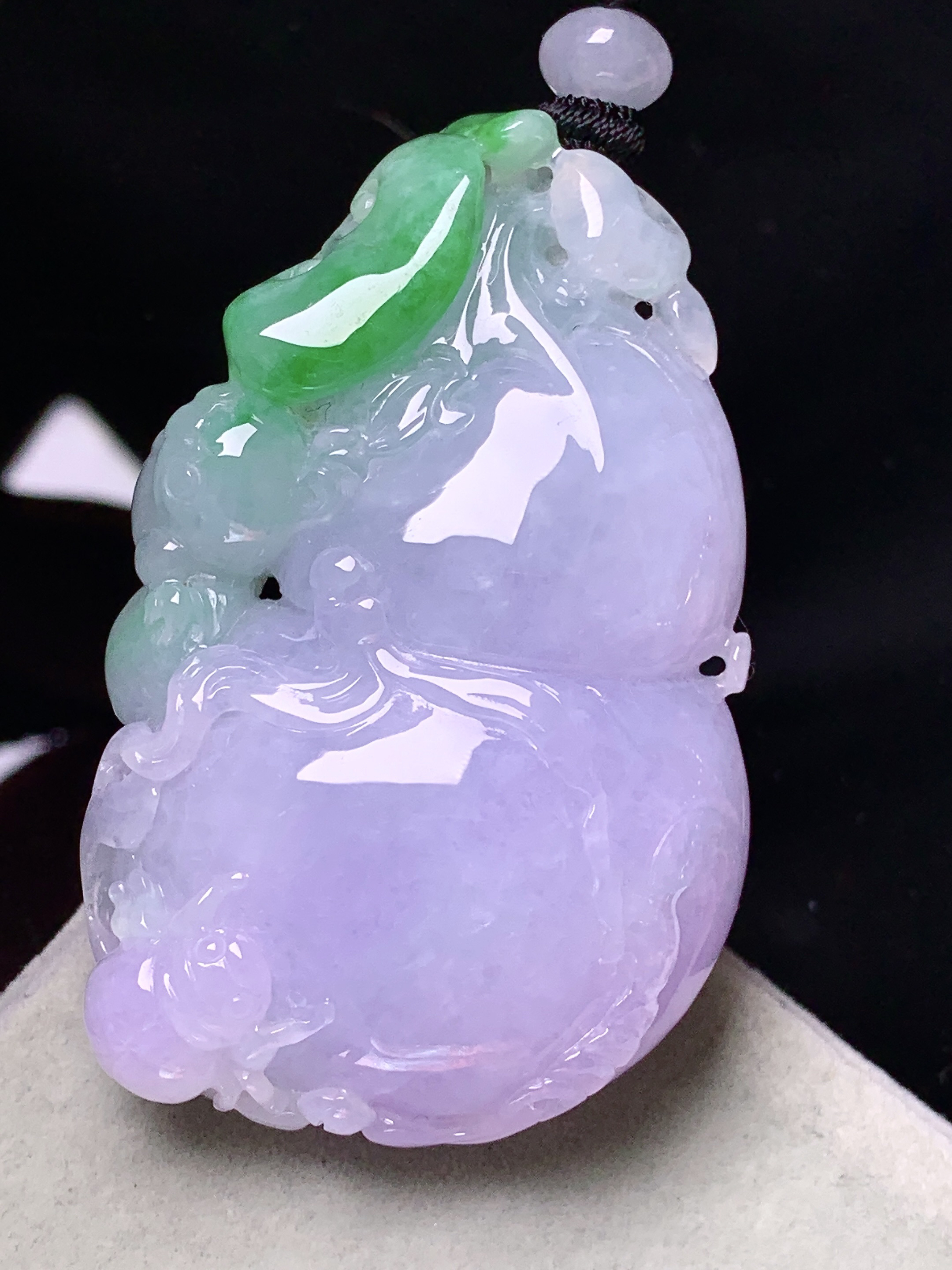 紫罗兰飘绿葫芦吊坠 玉质细腻 色泽艳丽清新 整体尺寸54.8*35.2*15.3 w1