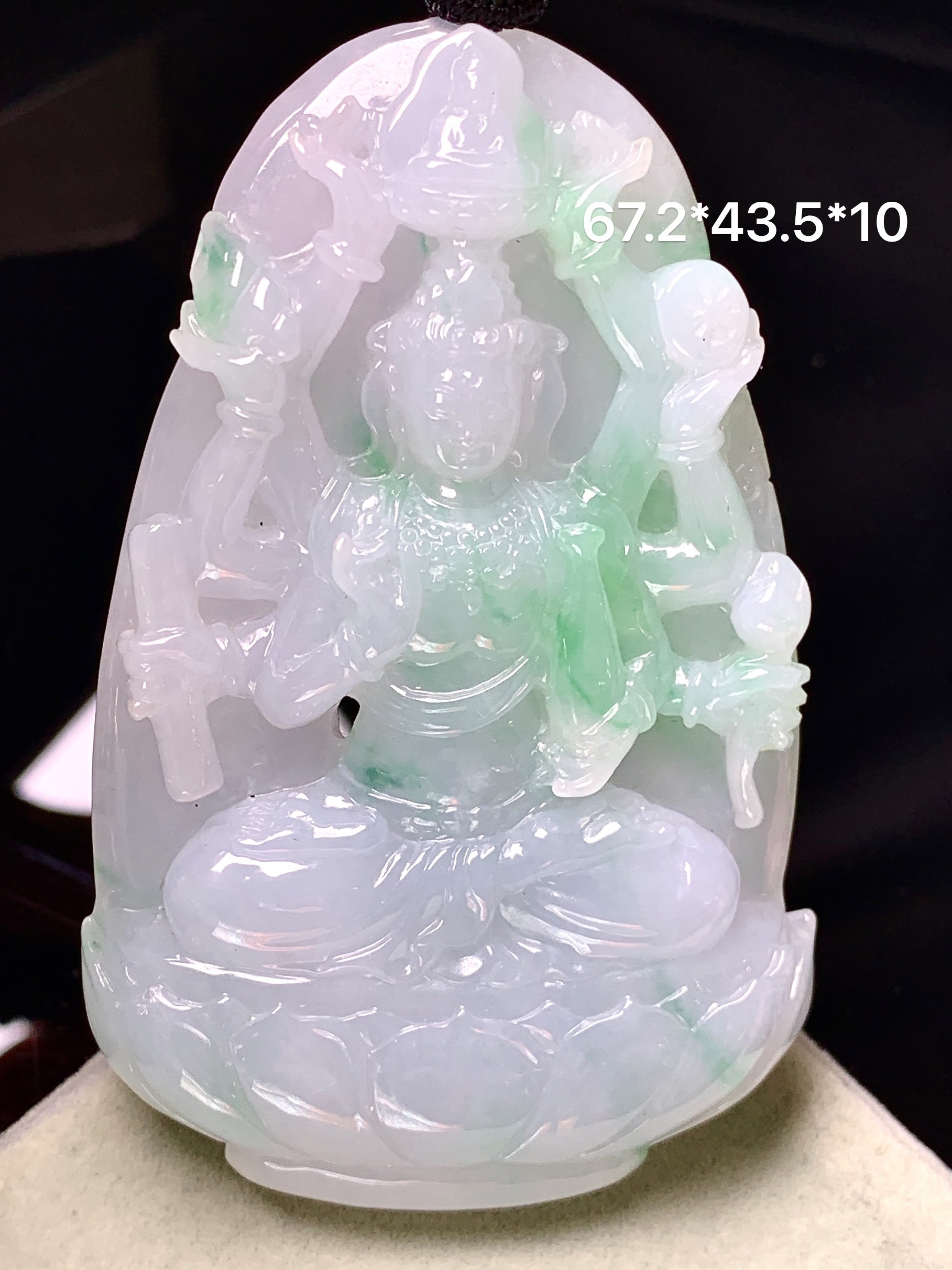 飘绿千手观音菩萨吊坠 玉质细腻 色泽艳丽清新 整体尺寸67.2*43.5*10 w1