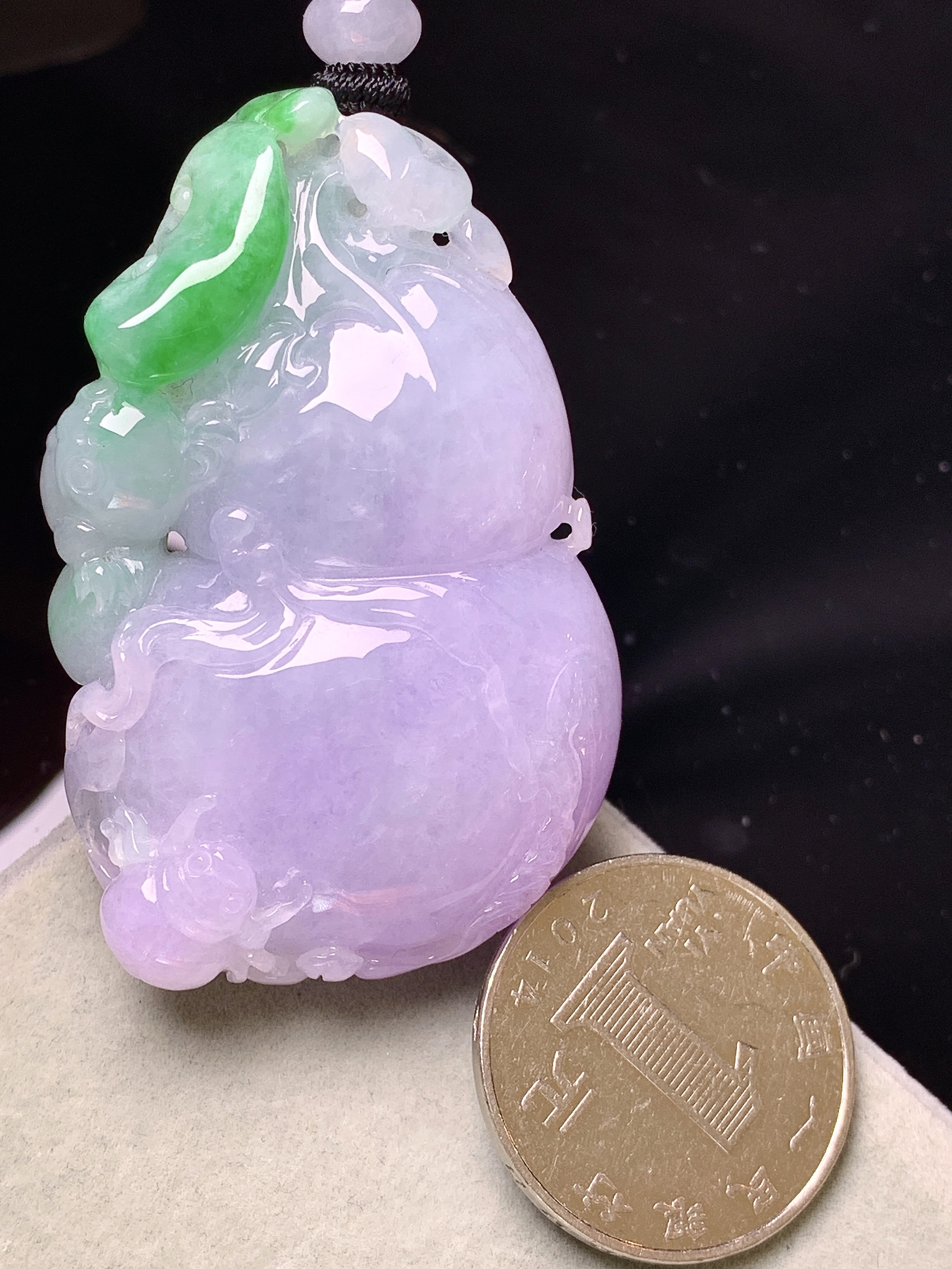 紫罗兰飘绿葫芦吊坠 玉质细腻 色泽艳丽清新 整体尺寸54.8*35.2*15.3 w1