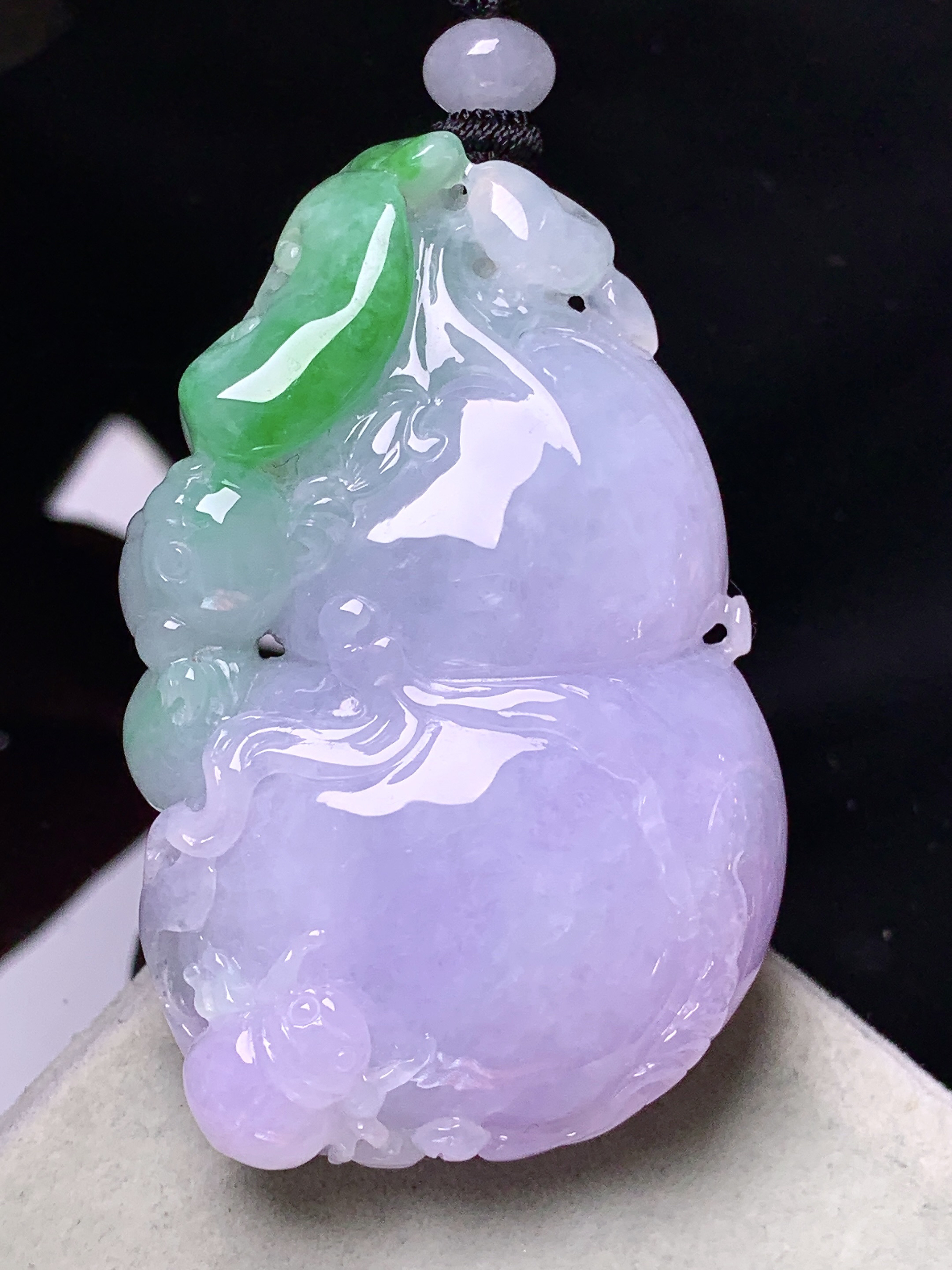 紫罗兰飘绿葫芦吊坠 玉质细腻 色泽艳丽清新 整体尺寸54.8*35.2*15.3 w1