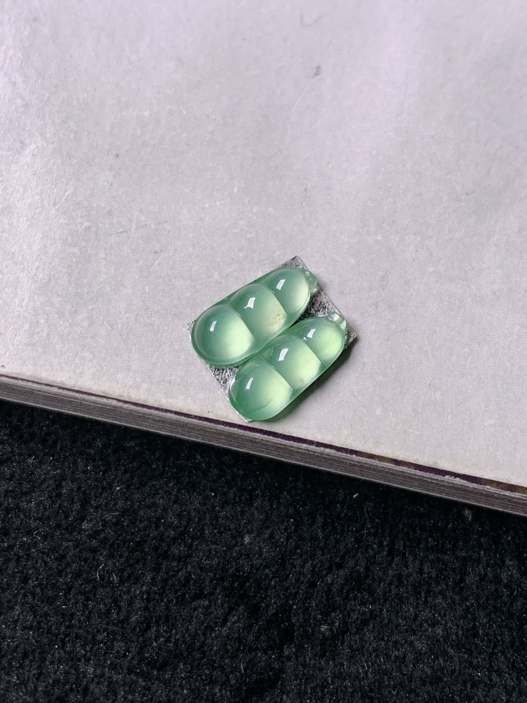 晴水福豆一对，色泽浓艳 0614尺寸10.8*4.7*2.3/10.8*4.2*2.6