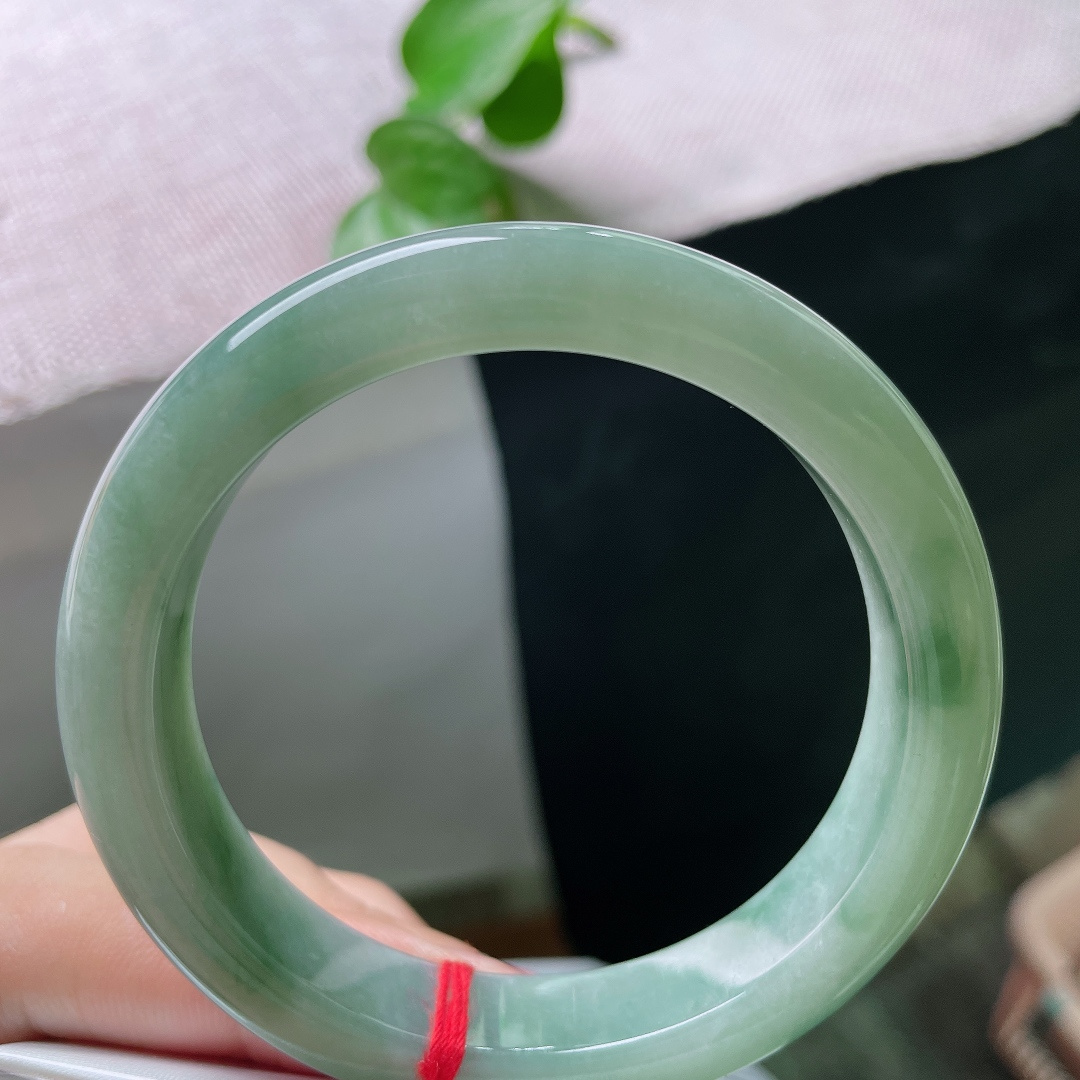 54.8/11.6/8，油绿底正圈，飘花点缀，水润，细腻，低调有内涵，种老，无裂，ss54212a