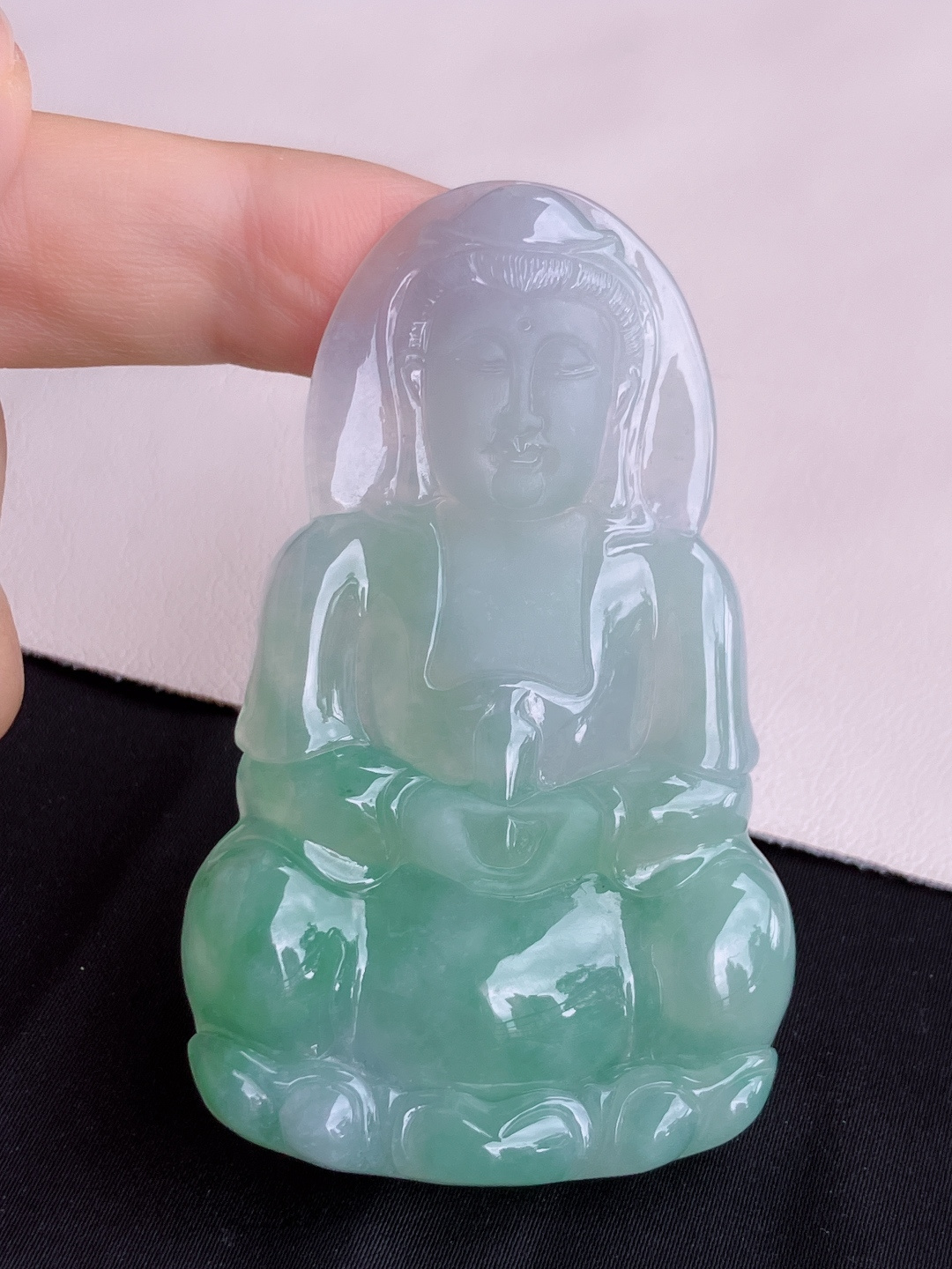 冰飘花大观音，晶莹剔透，面容慈祥，尺寸71.3/43.6/6.2/自然光实拍