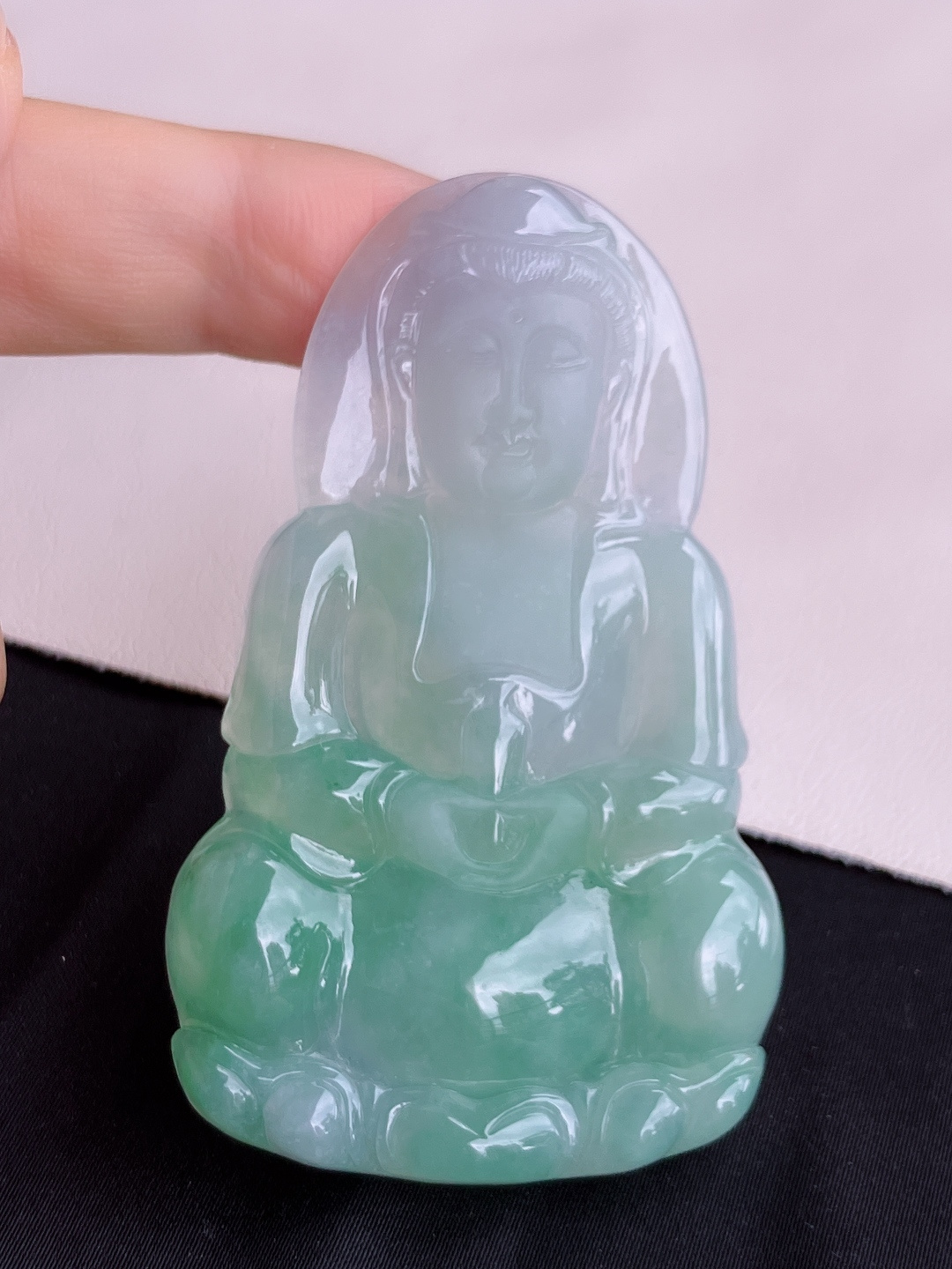 冰飘花大观音，晶莹剔透，面容慈祥，尺寸71.3/43.6/6.2/自然光实拍