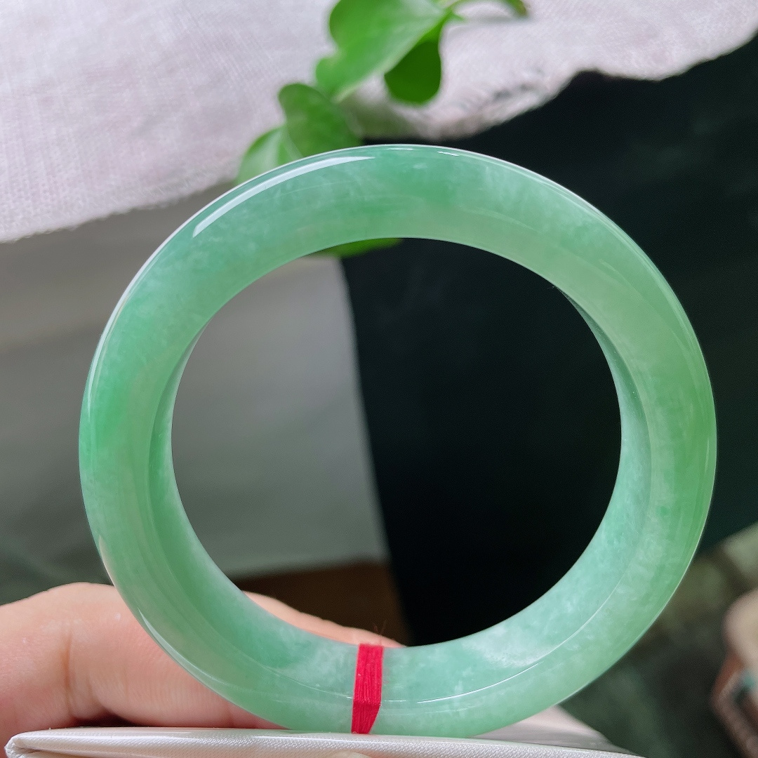 绿底正圈，鲜翠夺目，种老，一碧千里，把盛夏戴在腕间，无裂，ss51653a