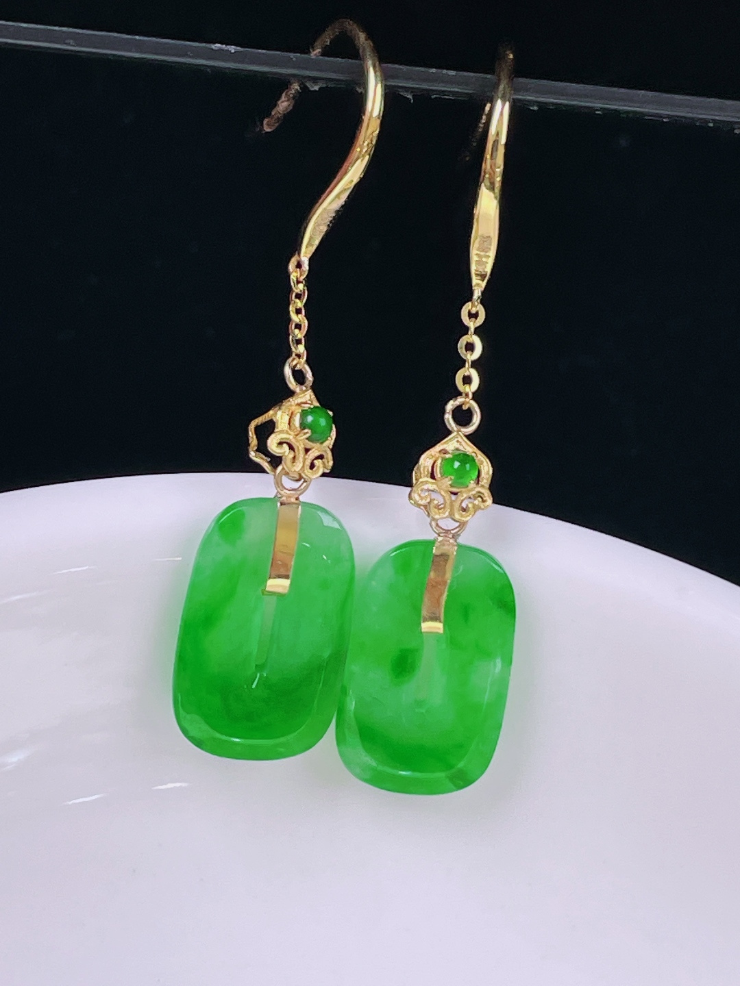 ️辣绿耳坠，老种起光，细底通透，尺寸：裸石12.7/8/2.2mm0614