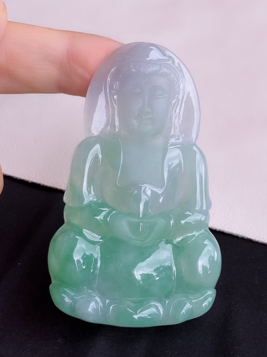 冰飘花大观音，晶莹剔透，面容慈祥，尺寸71.3/43.6/6.2/自然光实拍